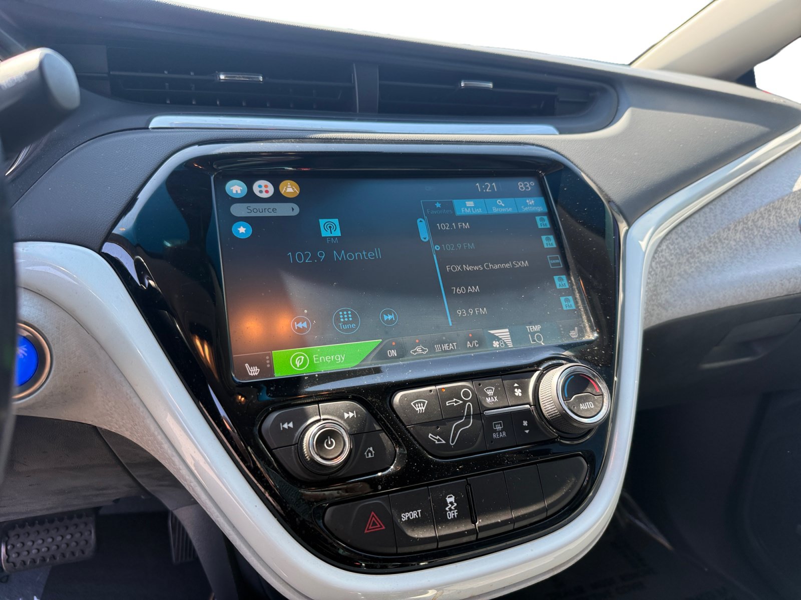 Used 2020 Chevrolet Bolt Premier w/ Infotainment Package FWD image 12