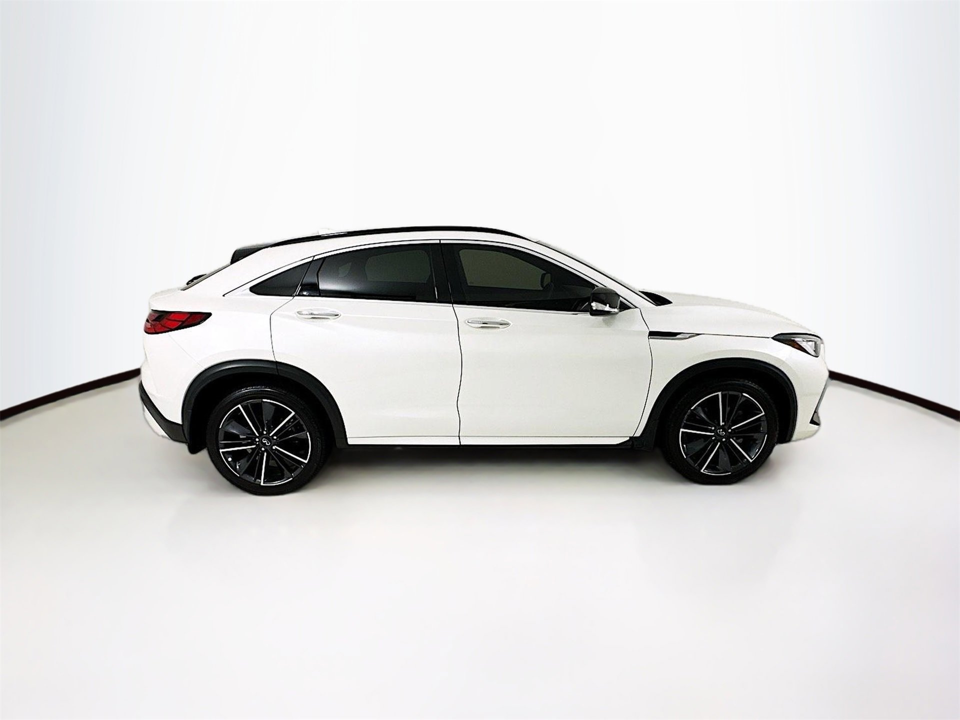 Used 2023 INFINITI QX55 Luxe w/ Cargo Package image 9