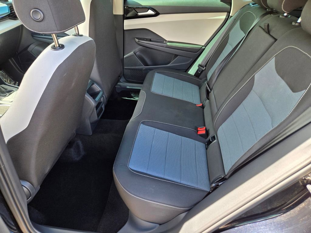 Certified 2025 Volkswagen Taos S FWD image 9