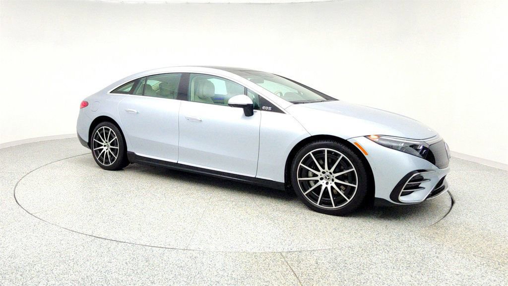 Used 2023 Mercedes-Benz EQS 580 4MATIC Sedan image 3