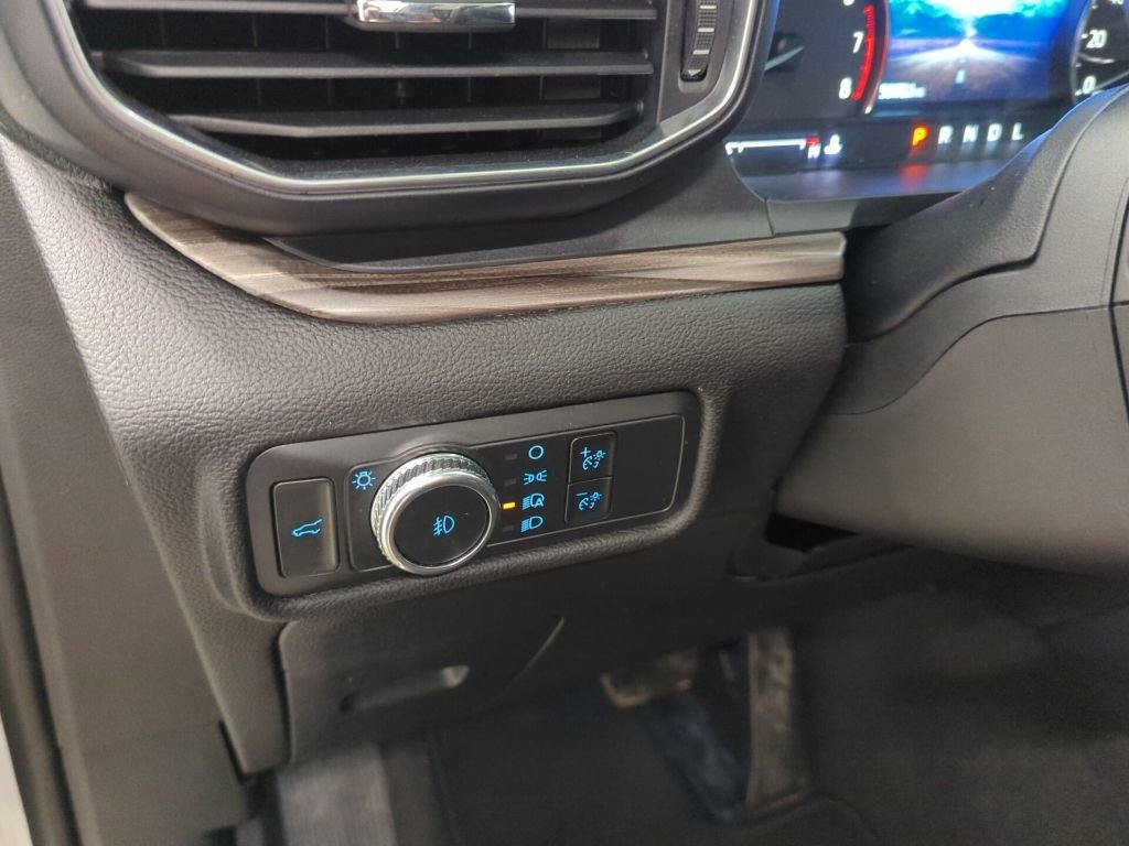 Used 2022 Ford Explorer Limited image 18