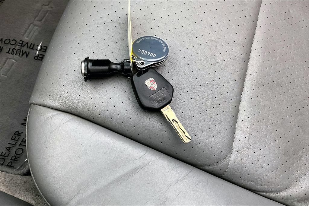 Used 2000 Porsche Boxster RWD image 12