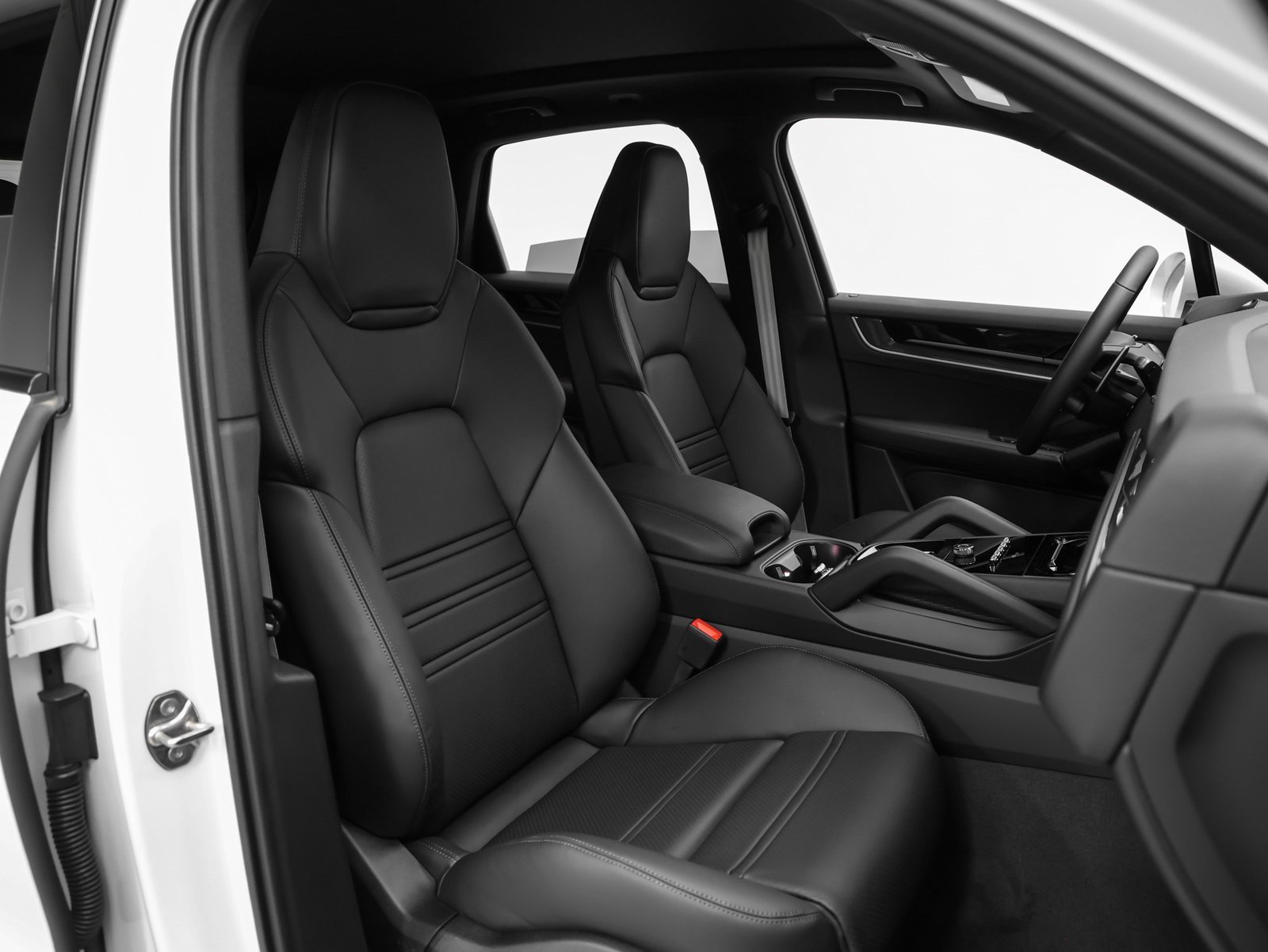 Used 2025 Porsche Cayenne image 20