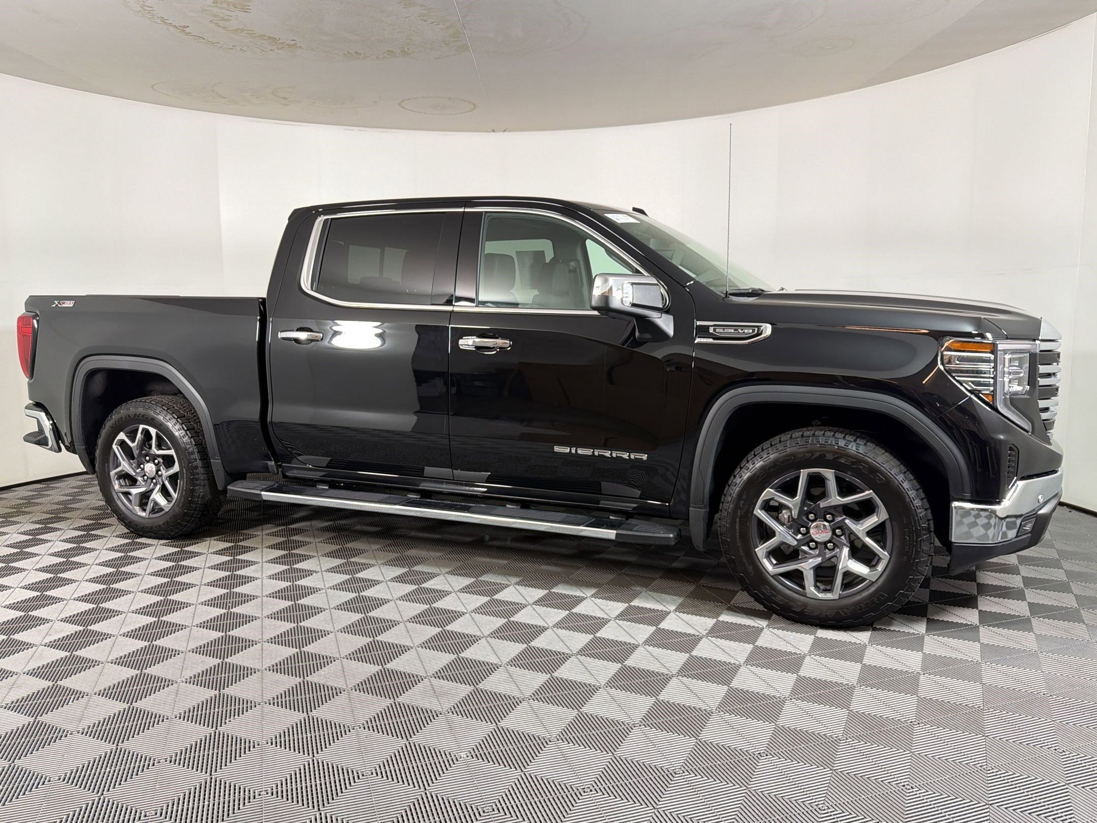 Used 2026 GMC Sierra 1500 SLT w/ SLT Premium Plus Package image 7