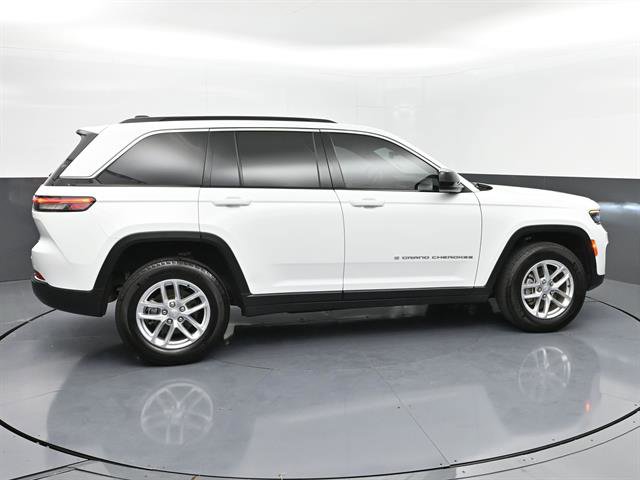 Used 2025 Jeep Grand Cherokee Laredo X image 30