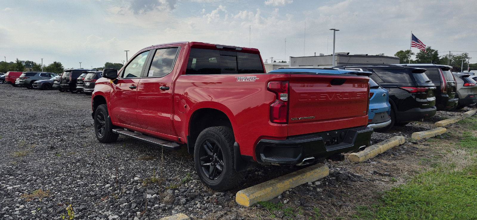 Used 2021 Chevrolet Silverado 1500 LT Trail Boss w/ Convenience Package II AWD/4WD image 4