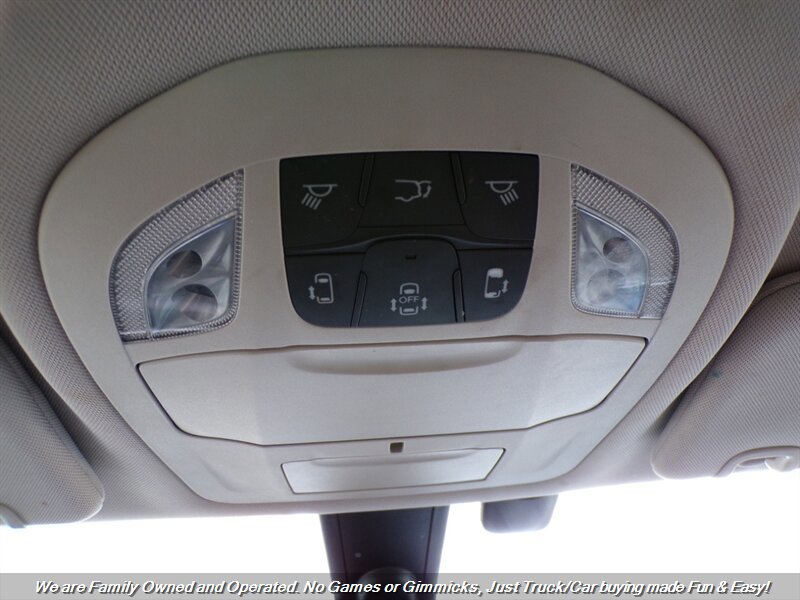 Used 2018 Chrysler Pacifica Touring-L FWD image 52