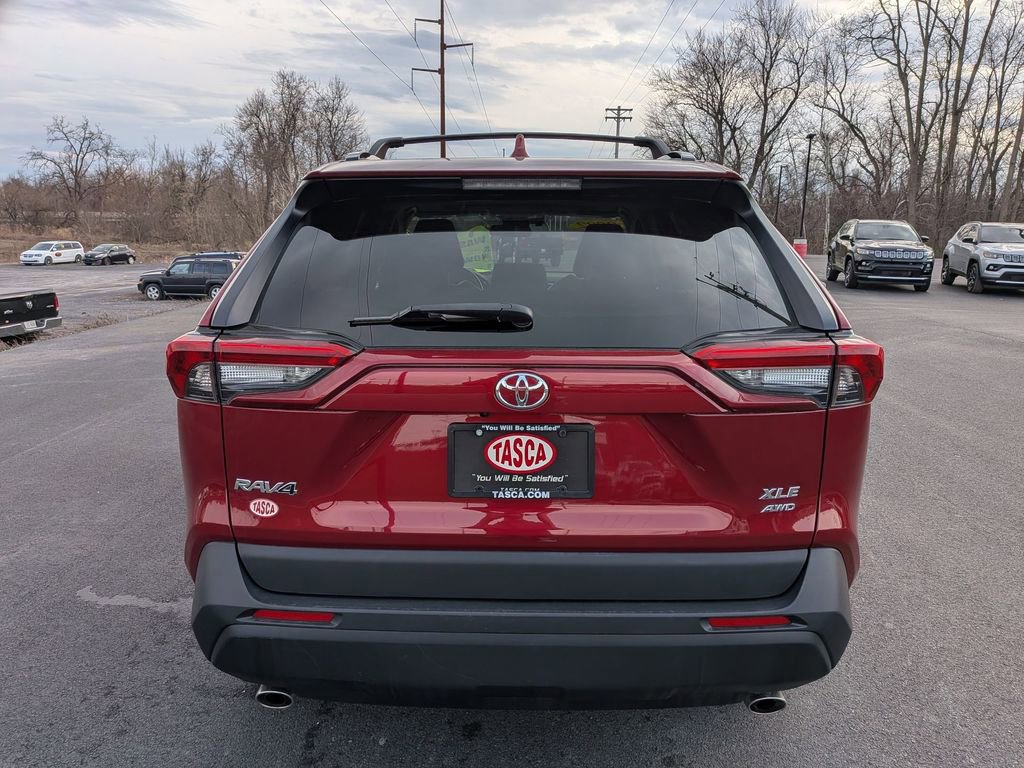 Used 2022 Toyota RAV4 XLE Premium image 4