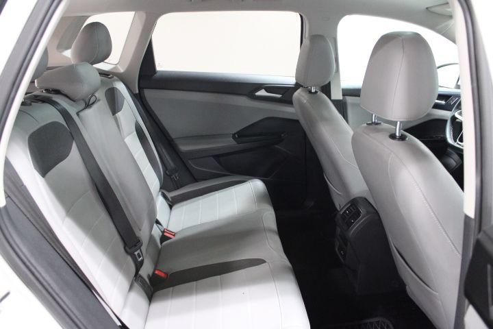 Used 2022 Volkswagen Taos SE w/ Panoramic Sunroof Package FWD image 30