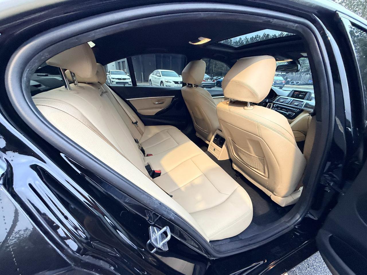 Used 2018 BMW 330i Sedan w/ Convenience Package RWD image 12