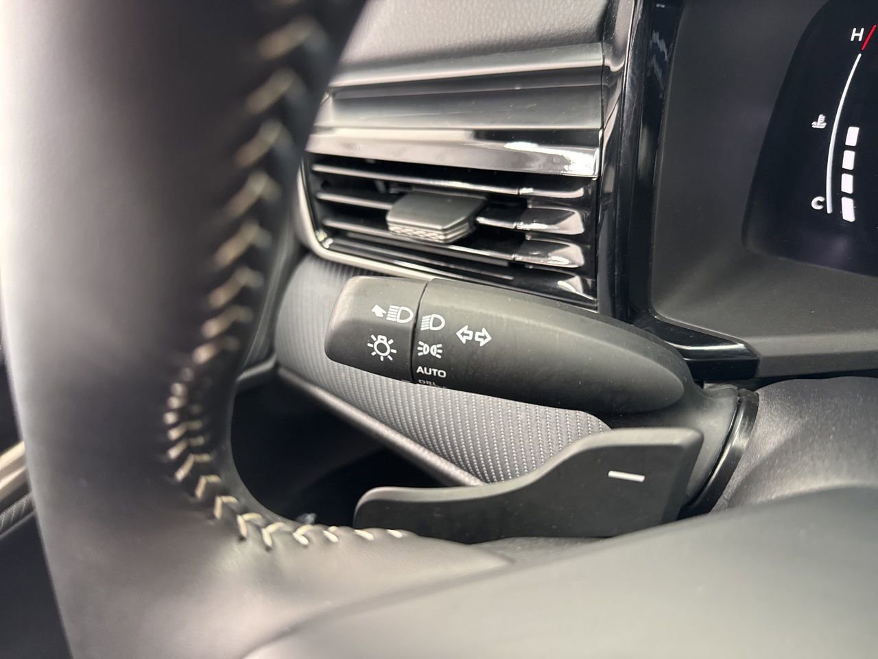 Used 2025 Toyota Camry SE w/ Convenience Package image 20