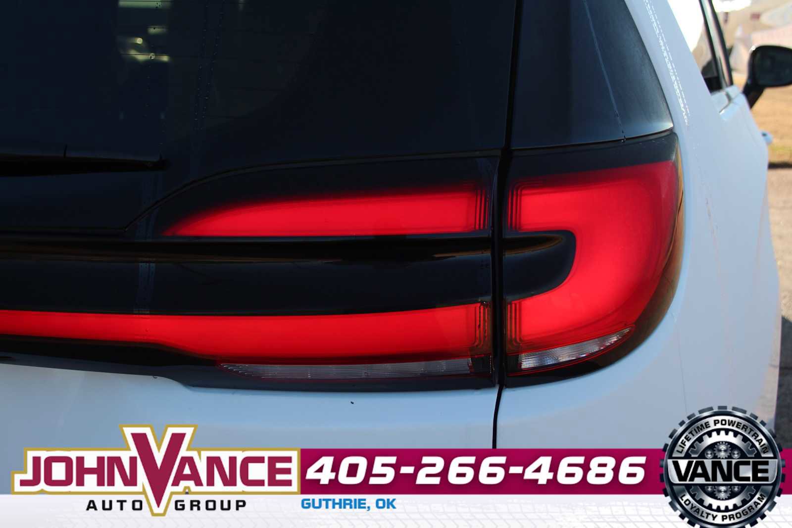 Used 2024 Chrysler Pacifica Touring-L image 10