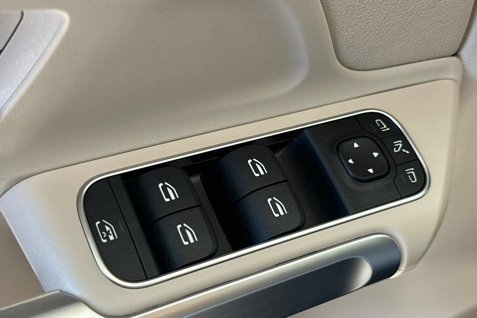 Certified 2023 Mercedes-Benz GLB 250 4MATIC image 13