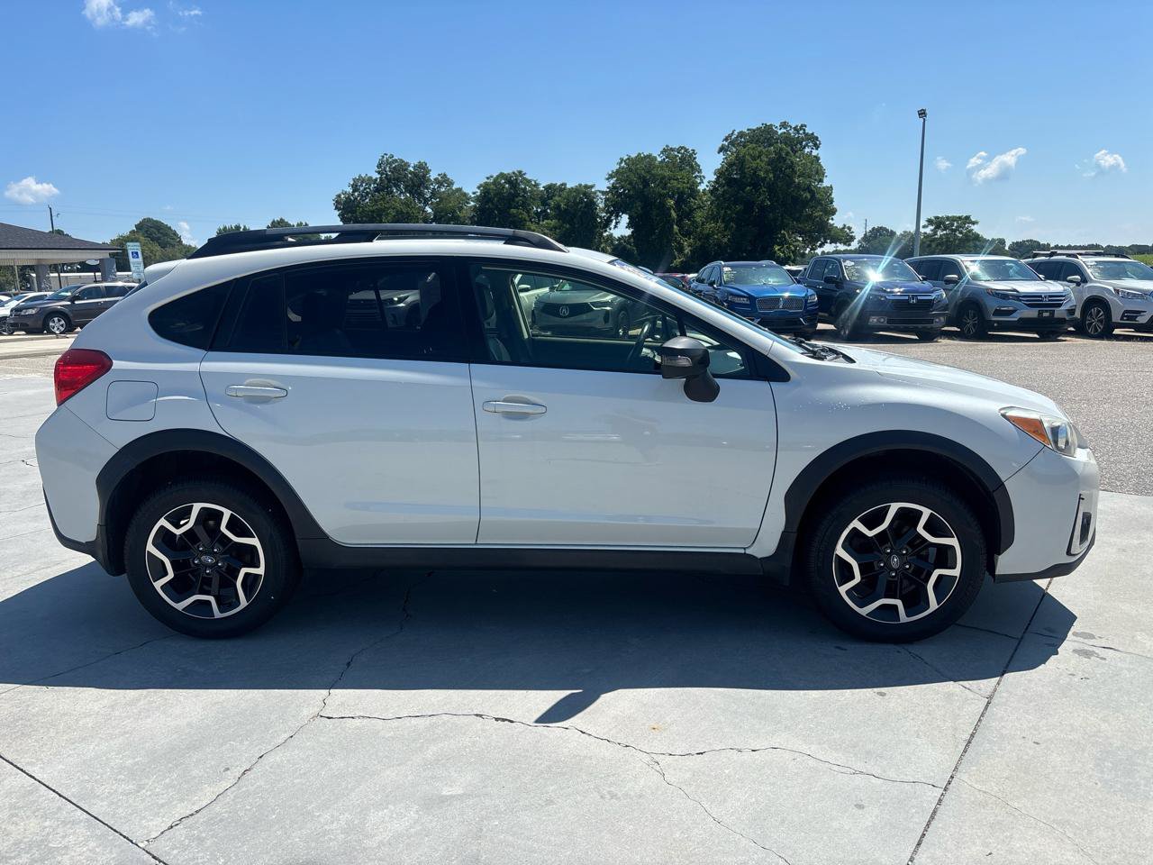 Used 2016 Subaru Crosstrek 2.0i Limited AWD/4WD image 4
