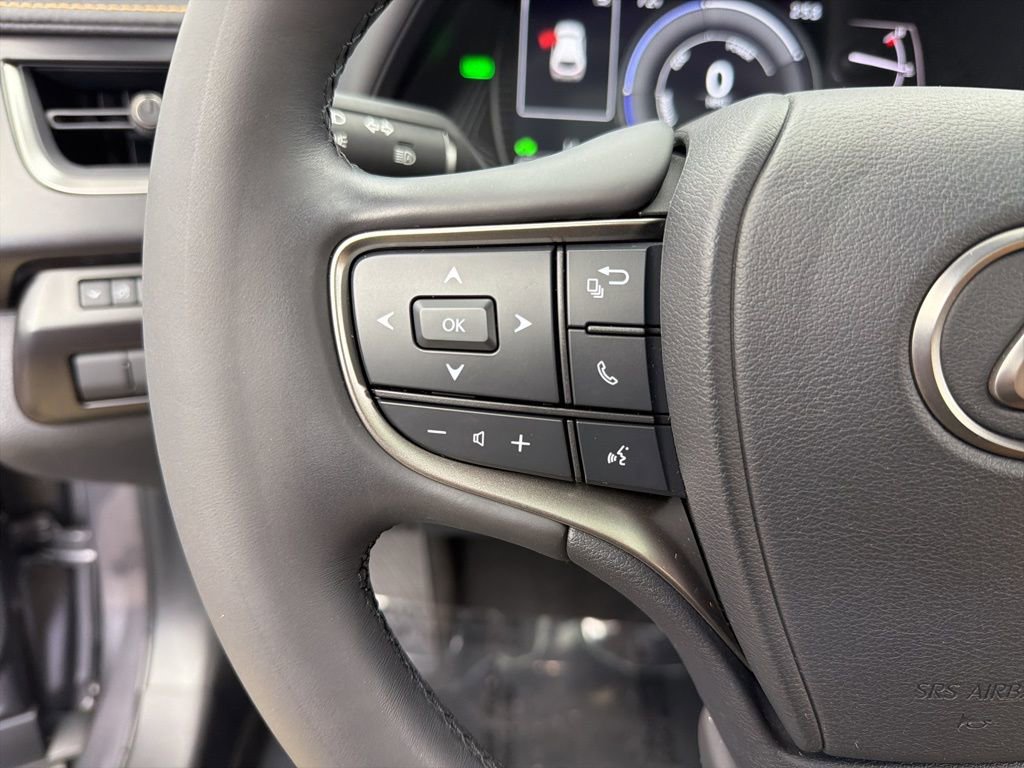 Used 2024 Lexus UX 250h AWD w/ Premium Package image 13