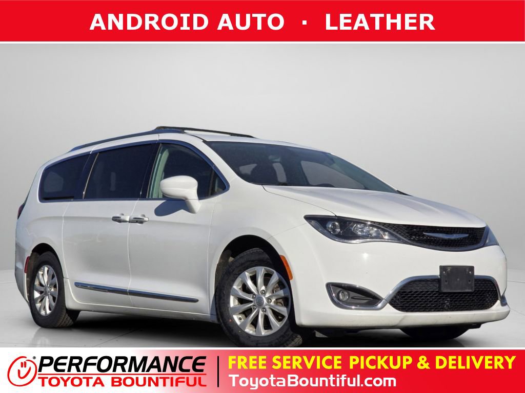 Used 2018 Chrysler Pacifica Touring-L FWD image 1