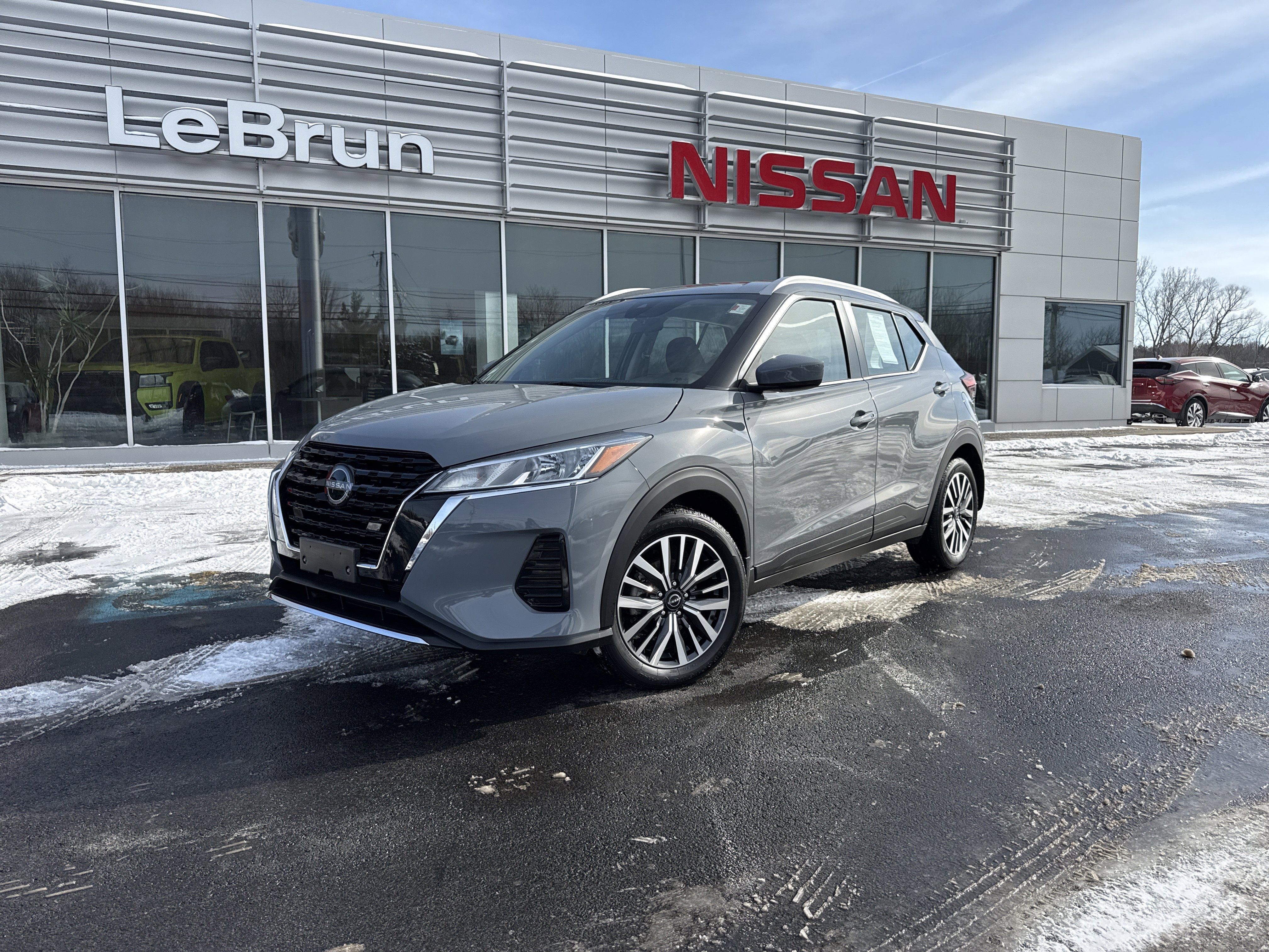 Used 2023 Nissan Kicks SV image 1