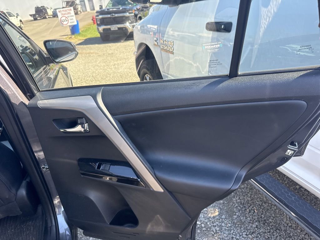 Used 2016 Toyota RAV4 Limited w/ Advanced Technology Package image 8