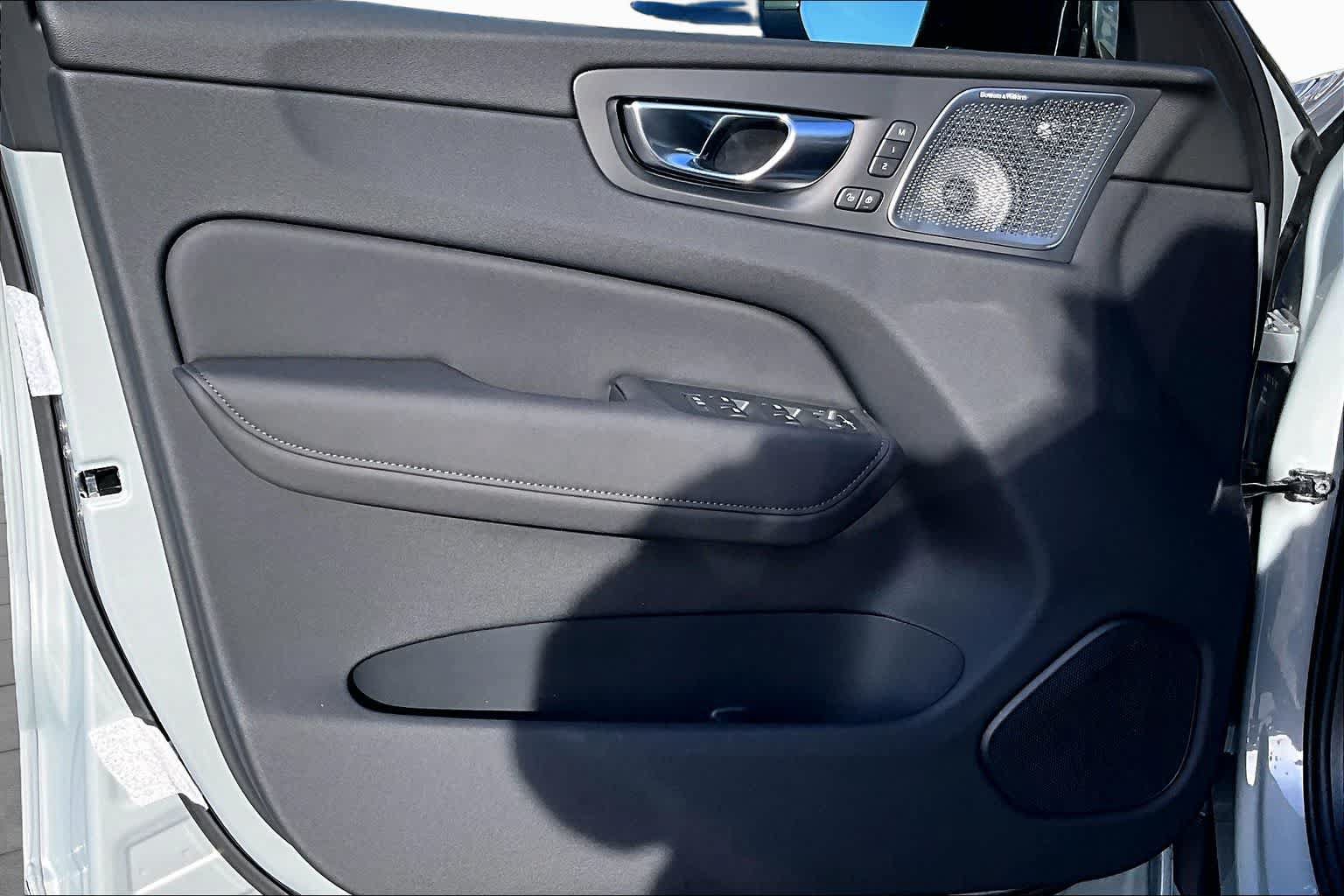 New 2026 Volvo XC60 B5 Ultra w/ Protection Package Premier AWD/4WD image 11