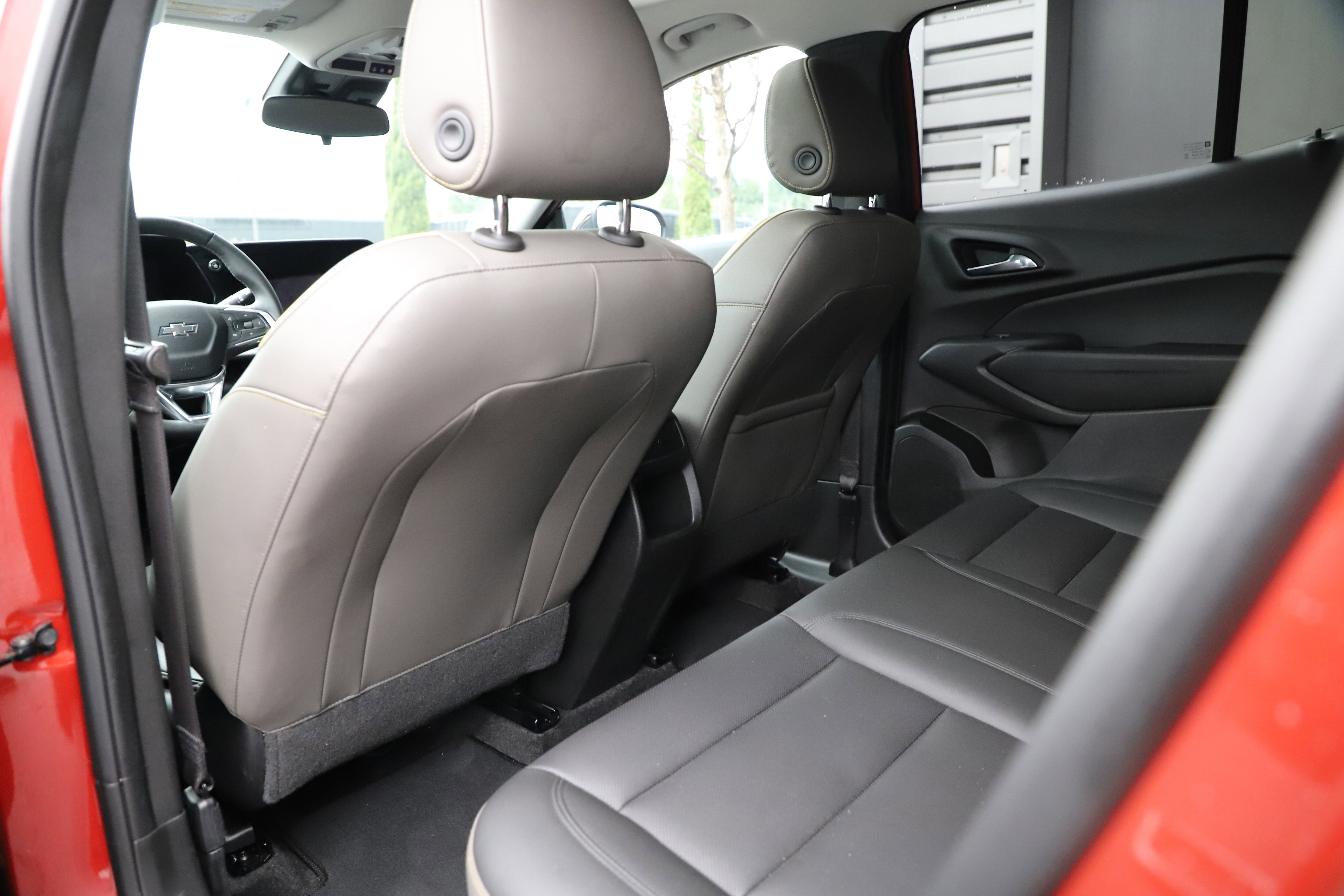 Used 2024 Chevrolet Trax ACTIV w/ Sunroof Package image 13