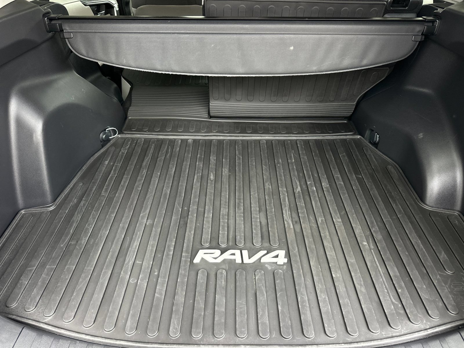 Used 2025 Toyota RAV4 XLE AWD/4WD image 14
