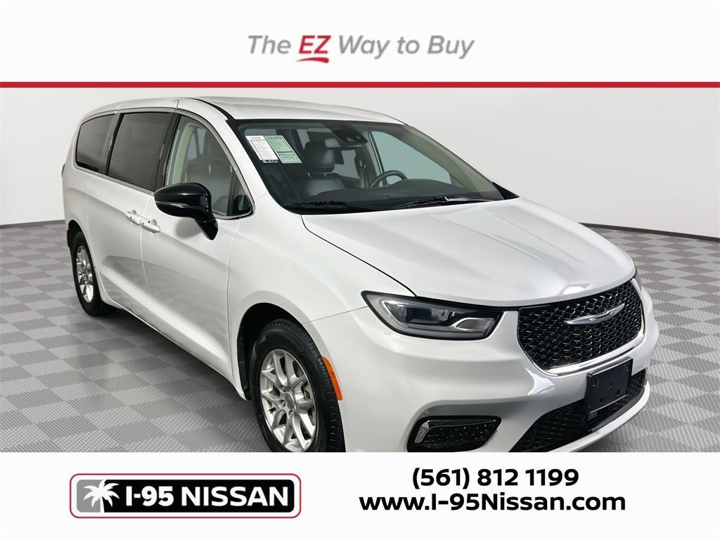 Used 2024 Chrysler Pacifica Touring-L