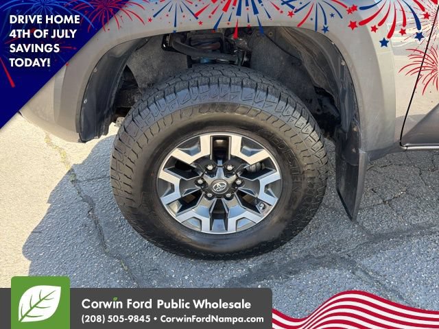Used 2017 Toyota Tacoma TRD Off-Road w/ Premium & Technology Package AWD/4WD image 9