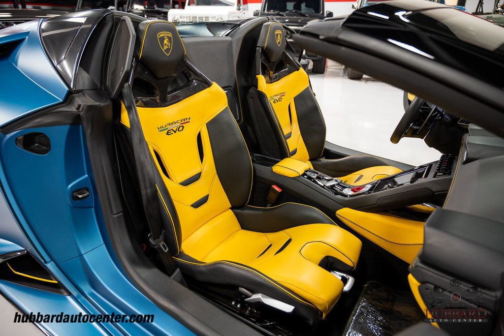 Used 2020 Lamborghini Huracan EVO image 28