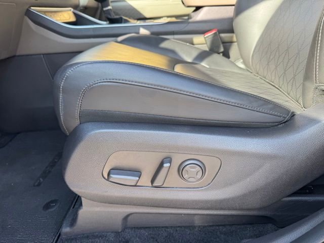 Used 2025 Kia Carnival FWD image 17