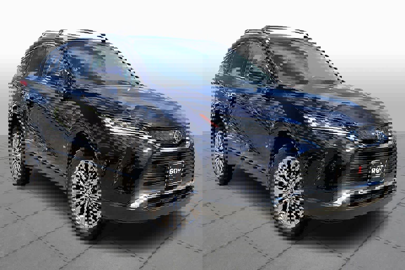 Used 2022 Toyota Venza XLE image 3