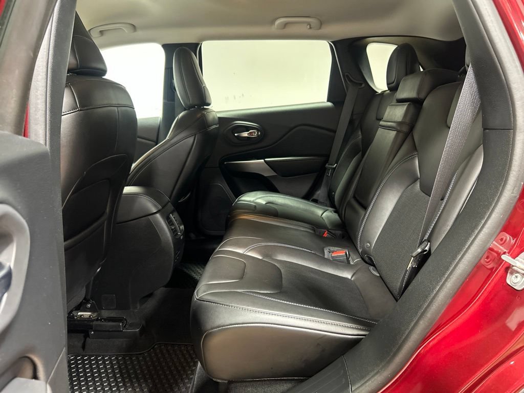 Certified 2019 Jeep Cherokee Latitude Plus w/ Cold Weather Group AWD/4WD image 16