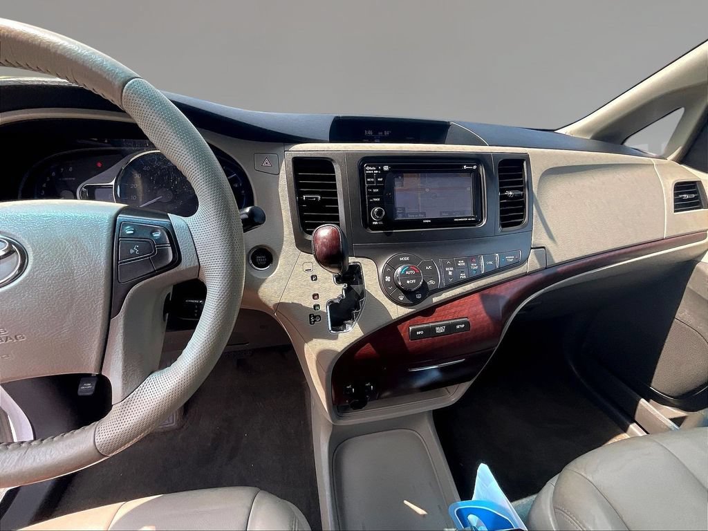 Used 2014 Toyota Sienna XLE FWD image 7