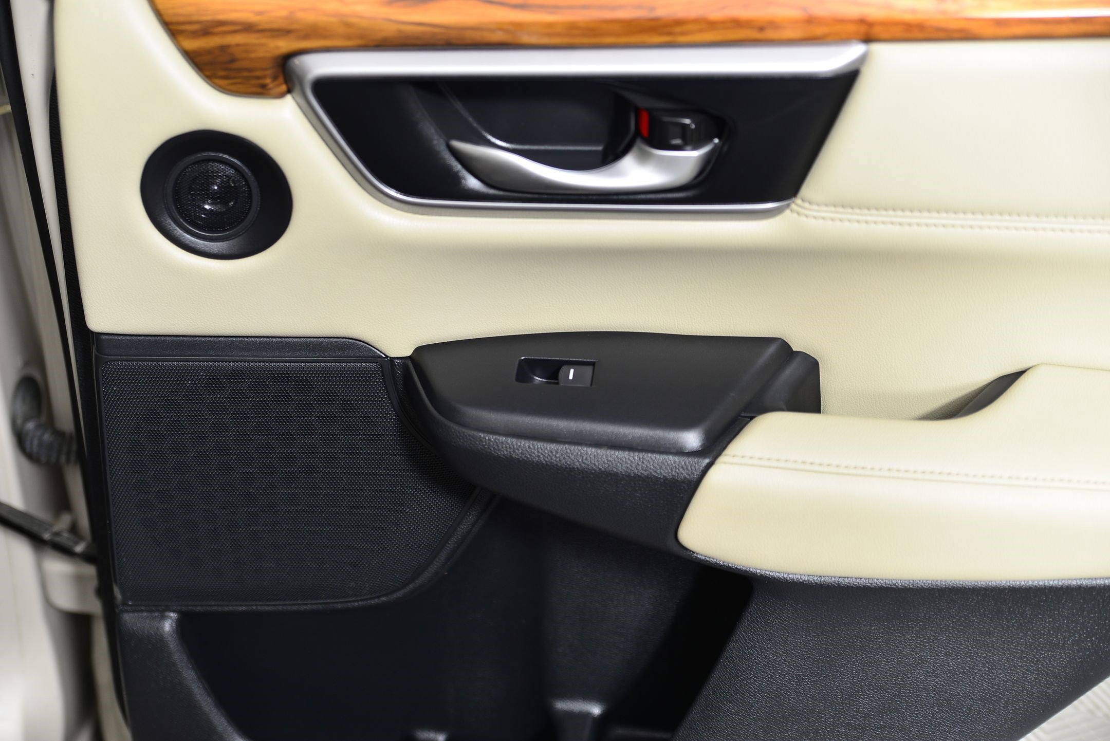 Used 2018 Honda CR-V Touring image 25