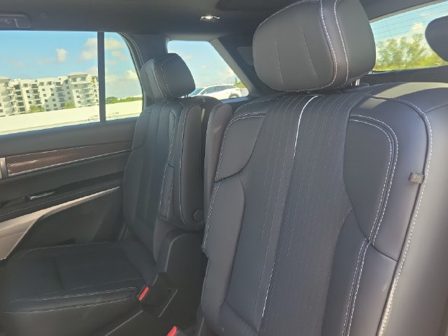 New 2027 Cadillac Vistiq Sport w/ LPO, Floor Liner Package AWD/4WD image 20