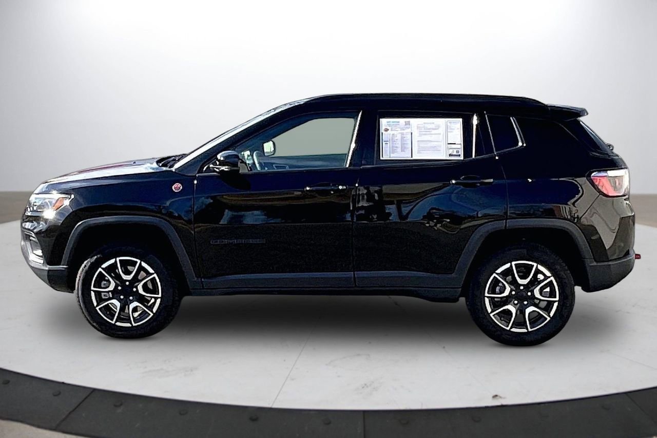 Used 2024 Jeep Compass Trailhawk image 6
