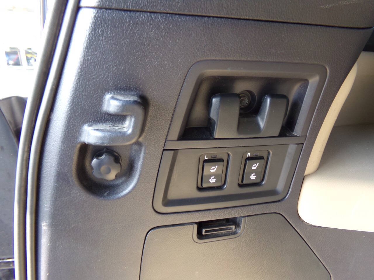 Used 2015 Toyota Sequoia SR5 w/ Premium Package AWD/4WD image 17