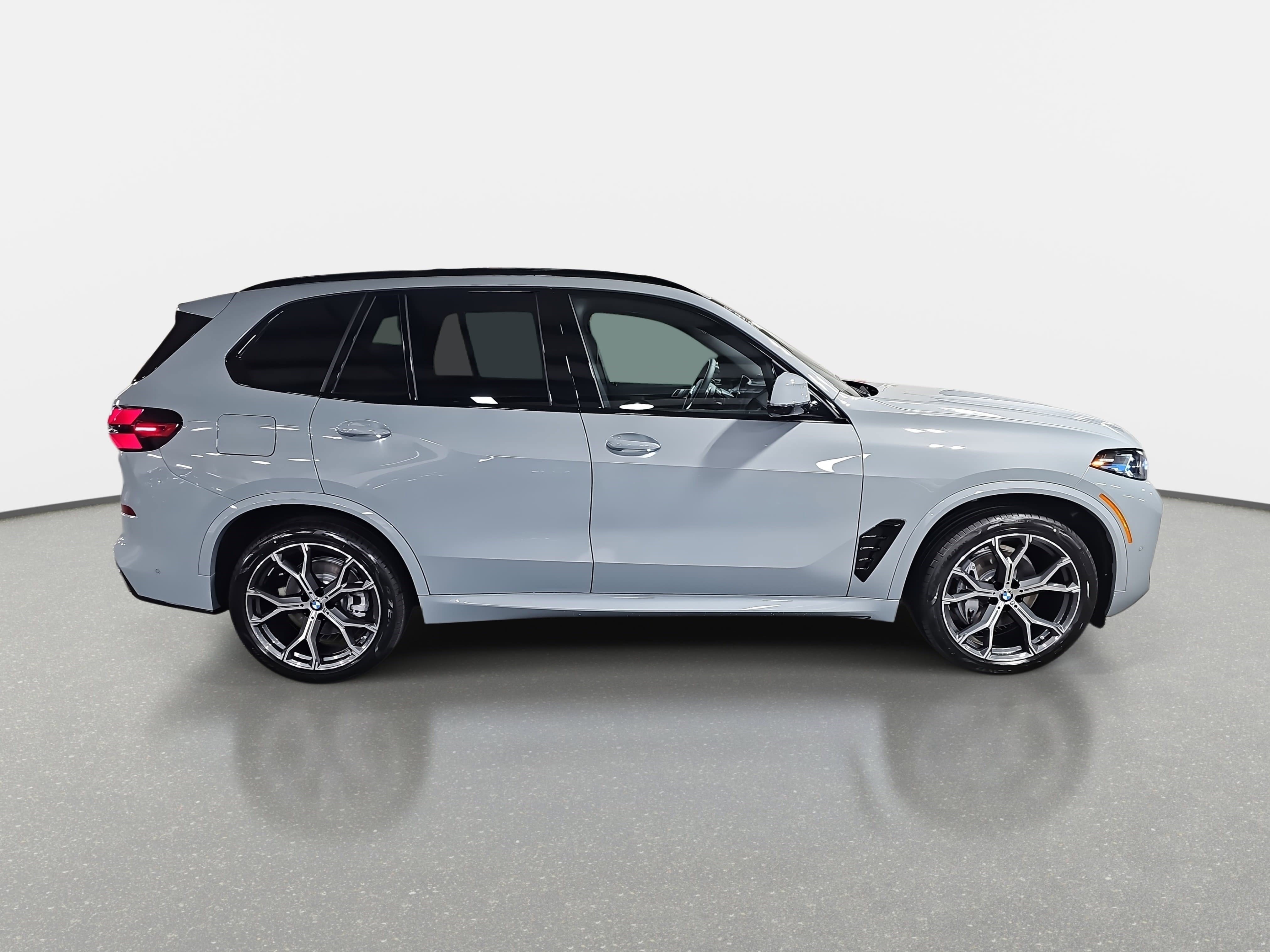 New 2026 BMW X5 xDrive40i w/ M Sport Package image 4