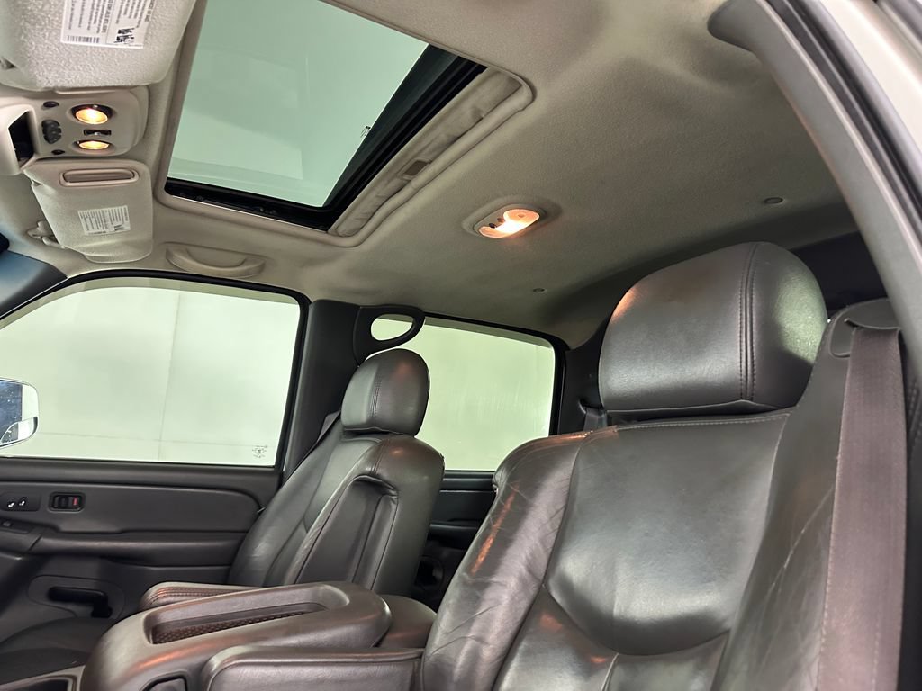 Used 2004 Chevrolet Avalanche 2500 w/ Preferred Equipment Group AWD/4WD image 17