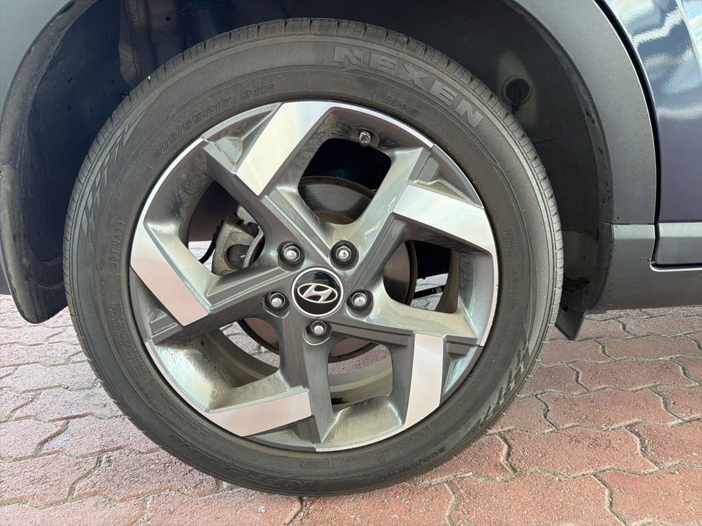 Used 2024 Hyundai Venue Limited FWD image 13