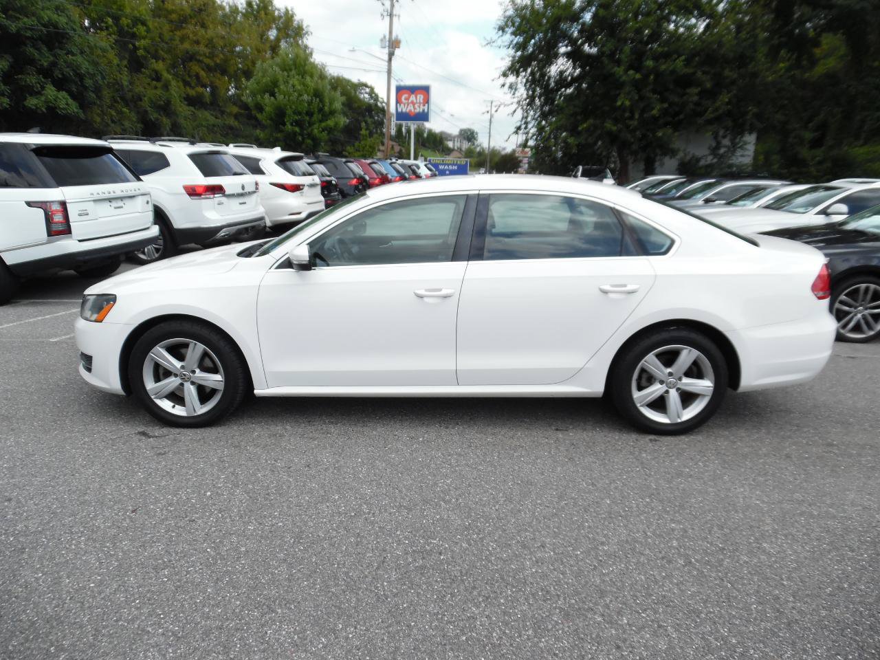Used 2013 Volkswagen Passat 2.5 SE FWD image 2