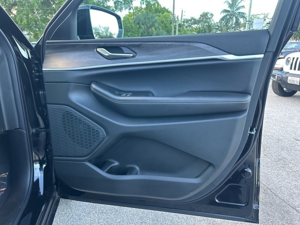 New 2025 Jeep Grand Cherokee L Limited image 26