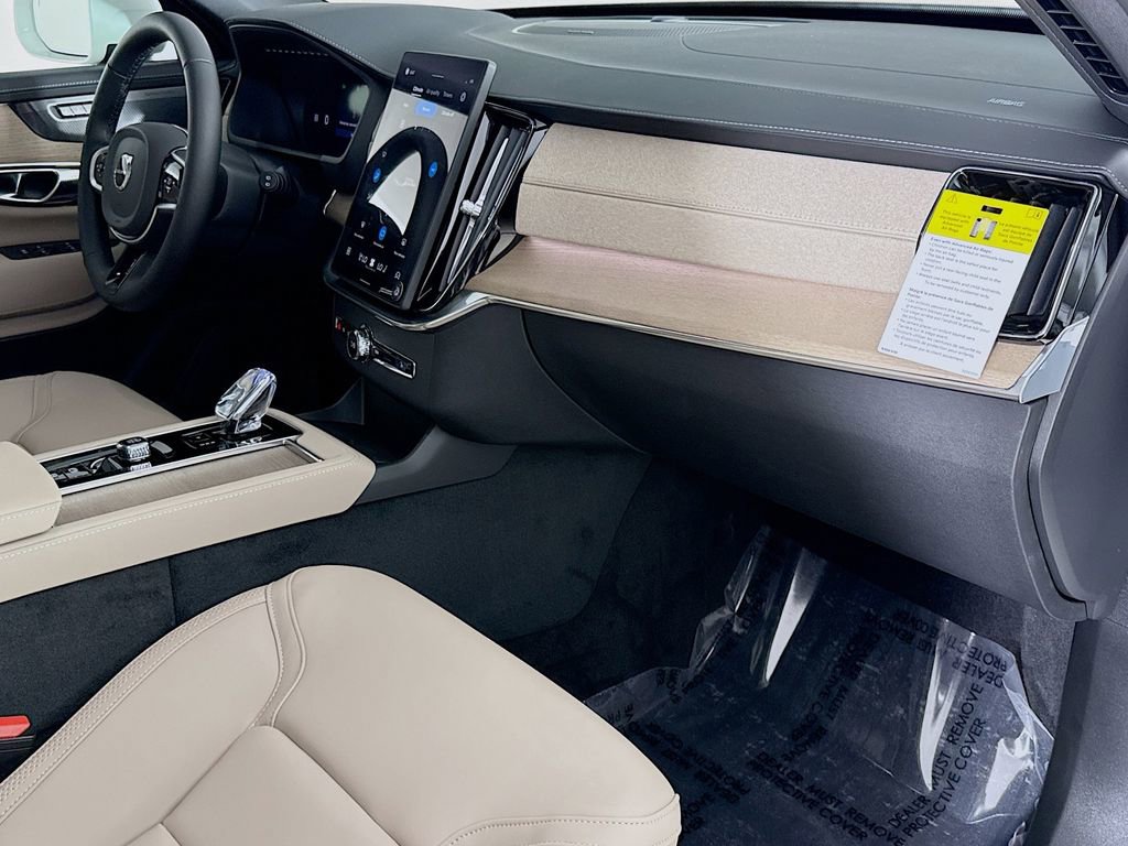 New 2026 Volvo XC90 T8 Plus w/ Protection Package Premier image 31