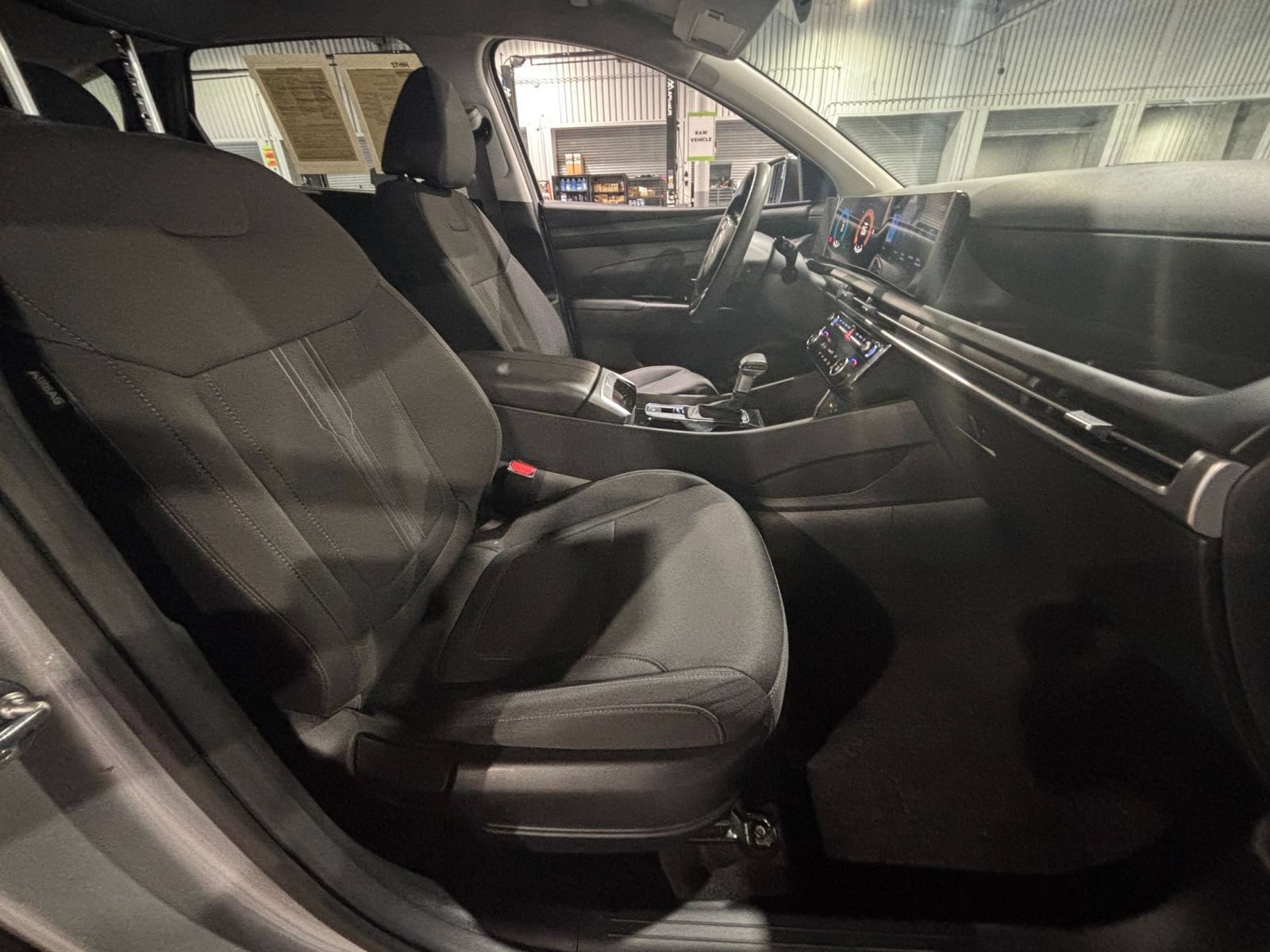 Used 2025 Hyundai Tucson SEL AWD/4WD image 34
