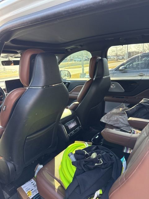 Used 2023 Lincoln Aviator Reserve w/ Equipment Group 201A image 3