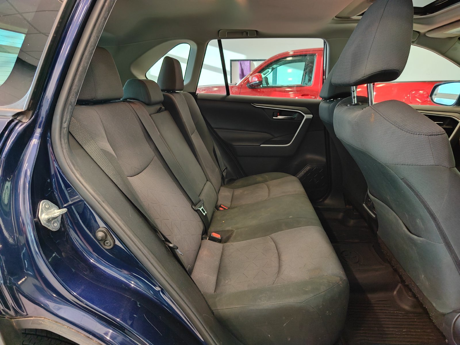 Used 2019 Toyota RAV4 XLE w/ Convenience Package AWD/4WD image 16