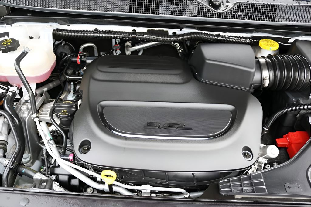 Used 2025 Chrysler Pacifica Limited FWD image 9