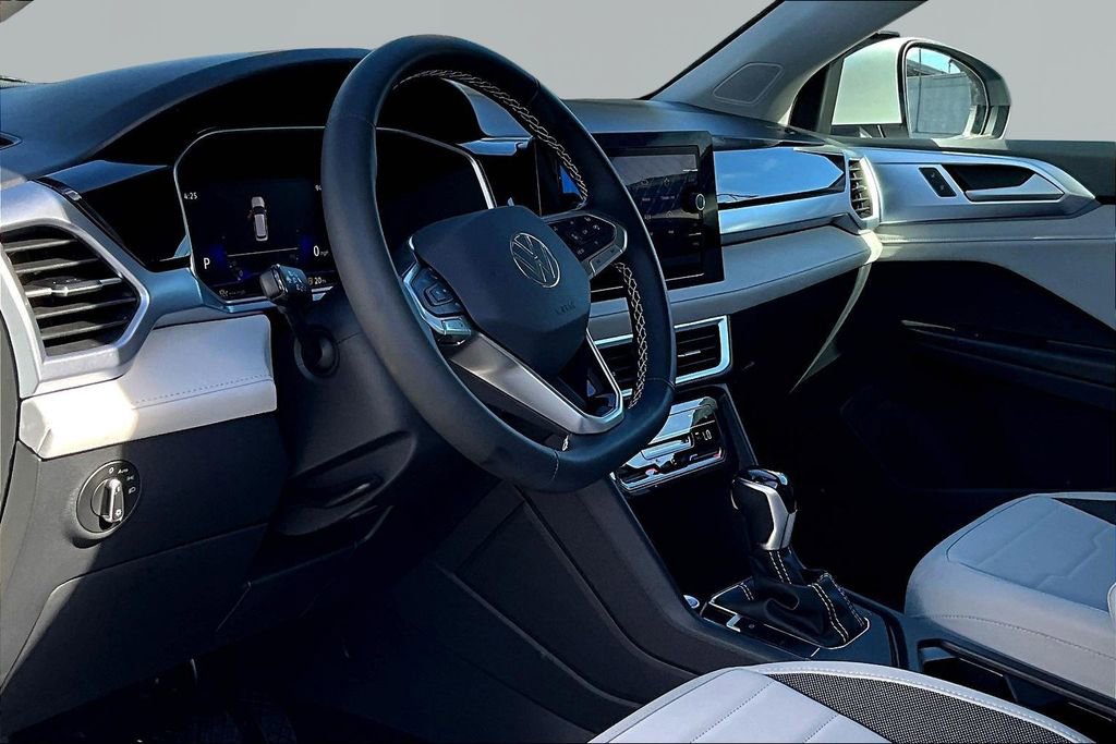 New 2026 Volkswagen Taos SE image 16