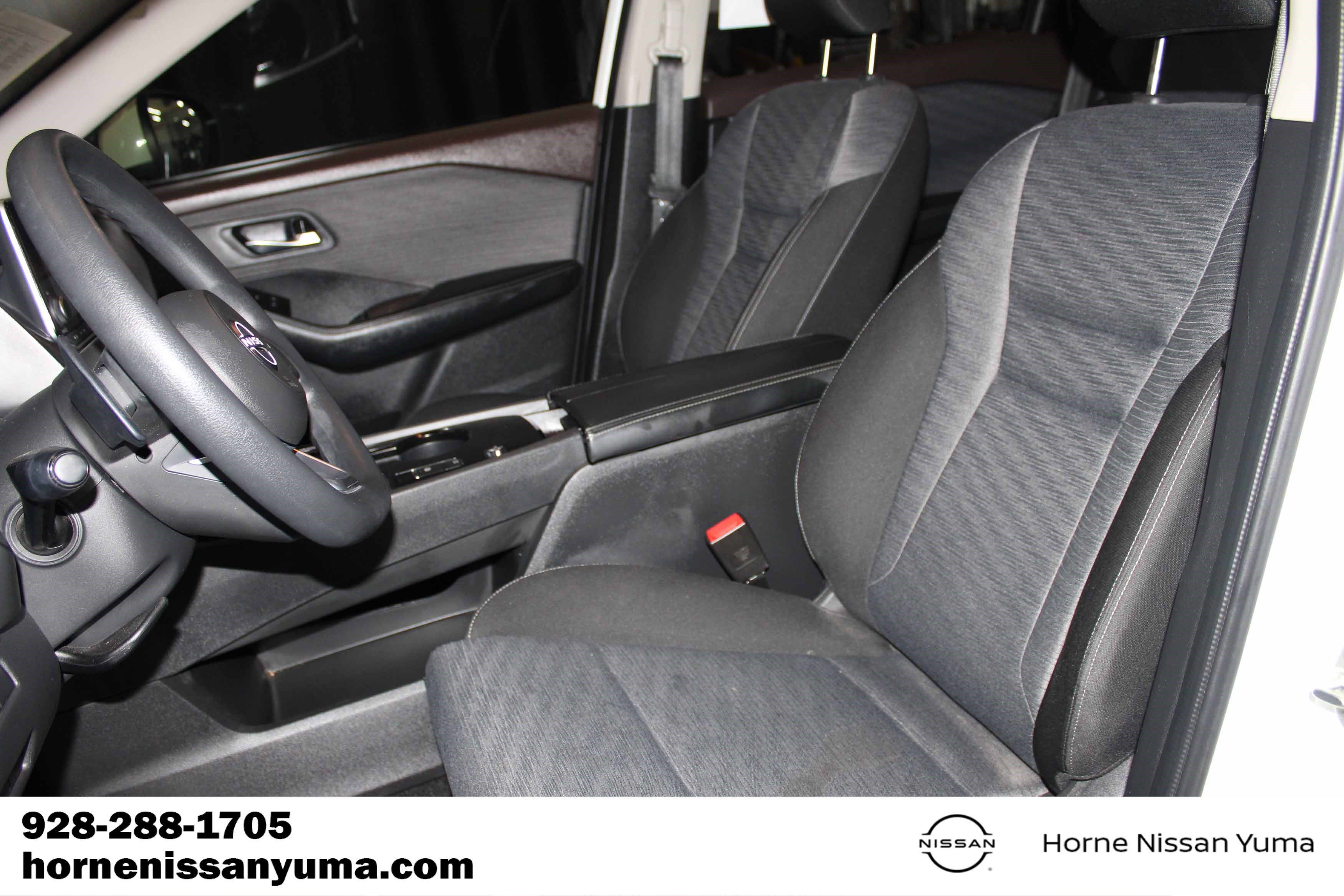 Used 2023 Nissan Rogue SV FWD image 4