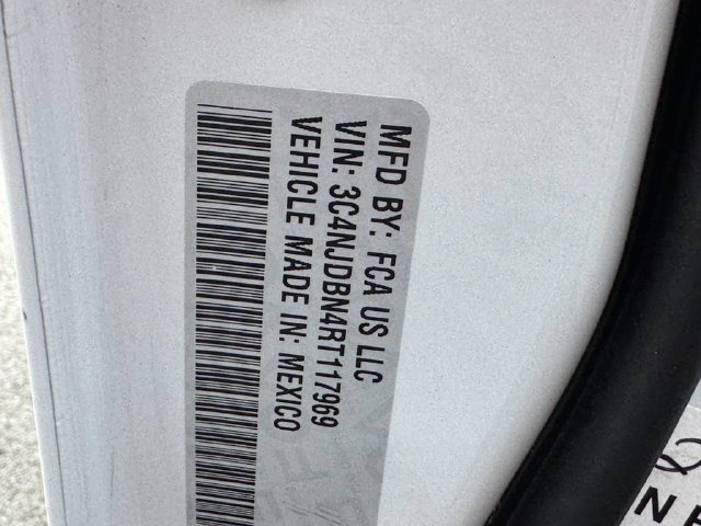 Used 2024 Jeep Compass Latitude AWD/4WD image 16