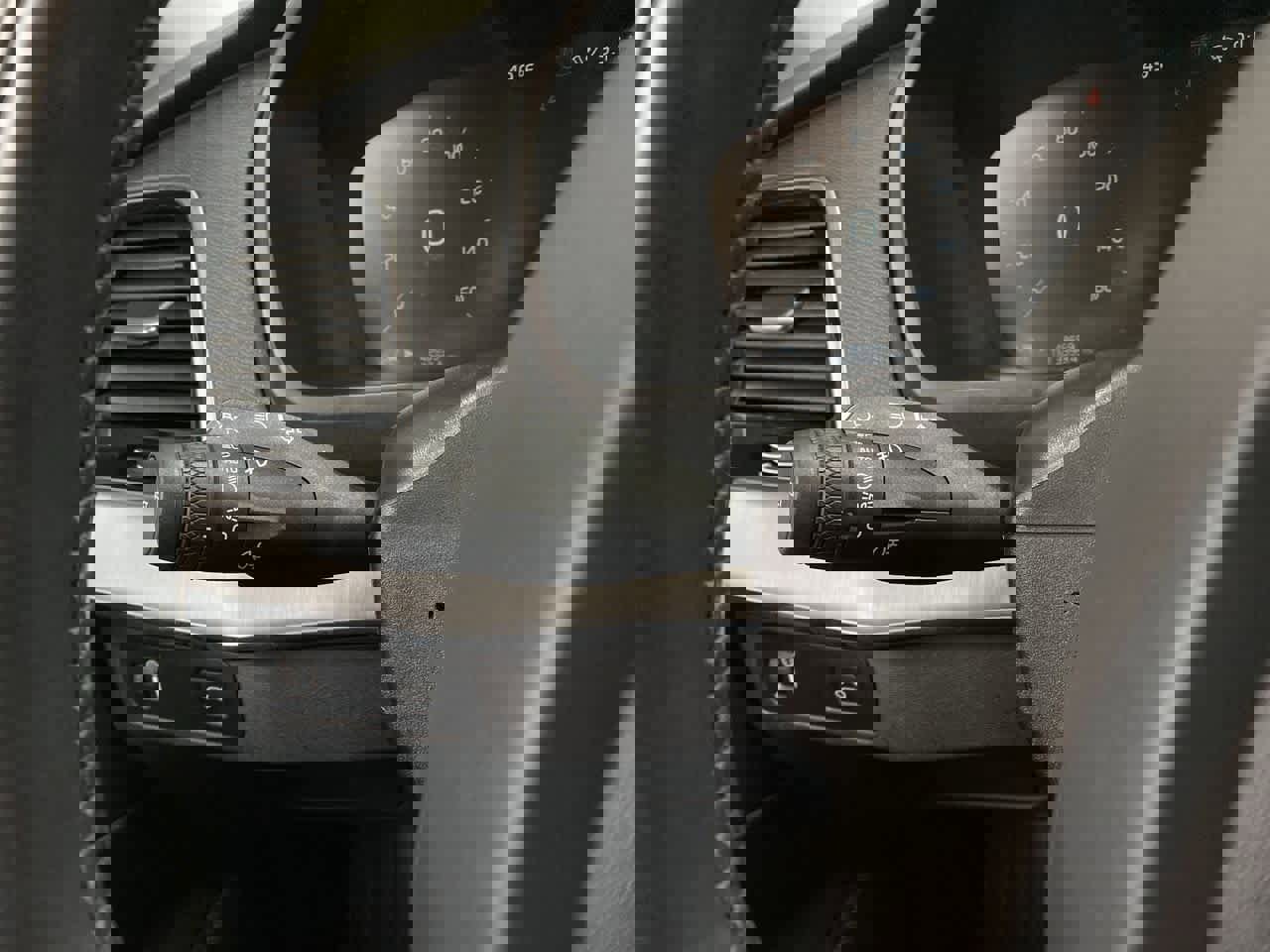 Used 2022 Volvo XC90 T5 Momentum image 25